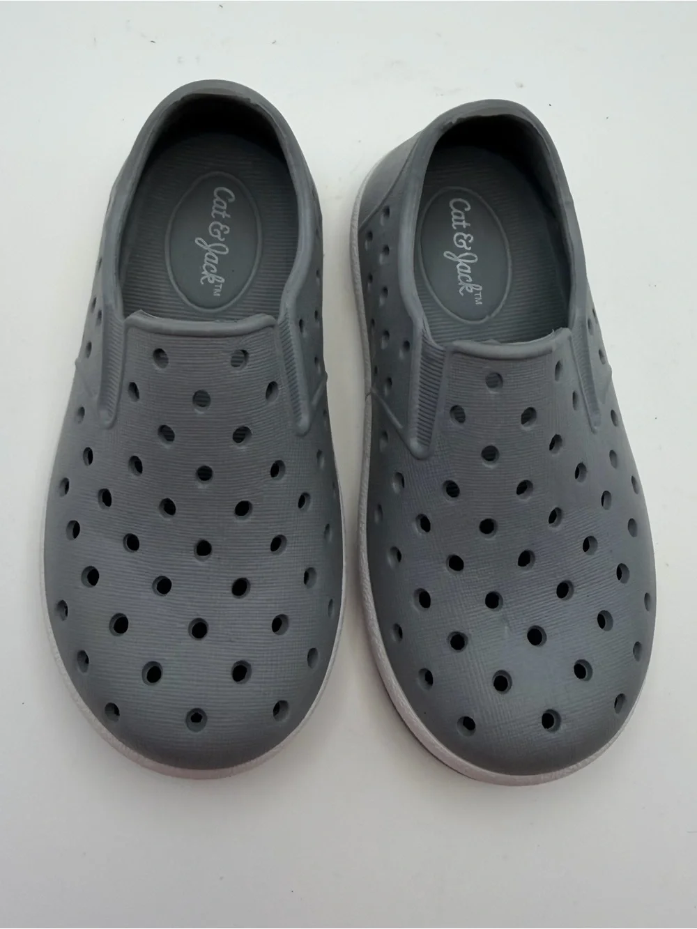 Cat & Jack Kids Gray Slip-On Water Shoes Clogs Perforated Size 6 Outdoor Swim